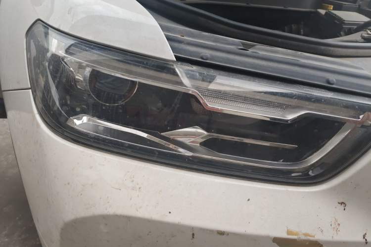 Used Haval H6 2017 Red Label 2.0T Automatic Two-Wheel Drive ZhiShang Model
