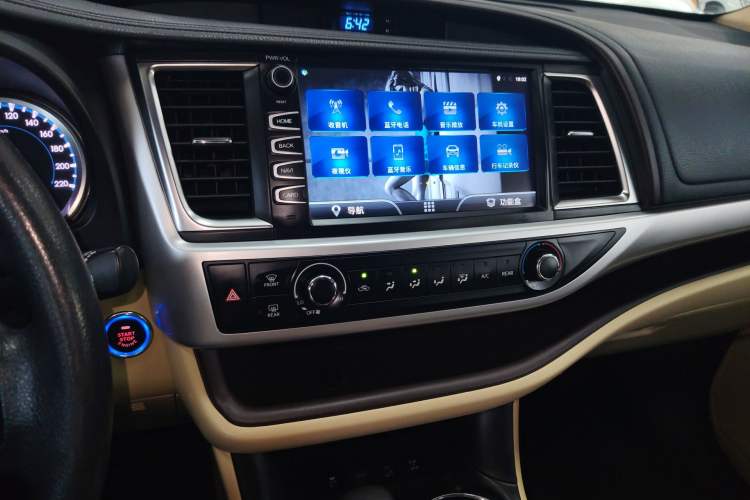 Used Toyota Highlander 2018 2.0T Four-Wheel Drive Elite Edition 7 Seats China VI Standard Audio And AC Panel