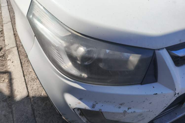 Used HYOSOW S3 2014 1.5L Comfort Version China IV Emission Standard Right Front Headlight