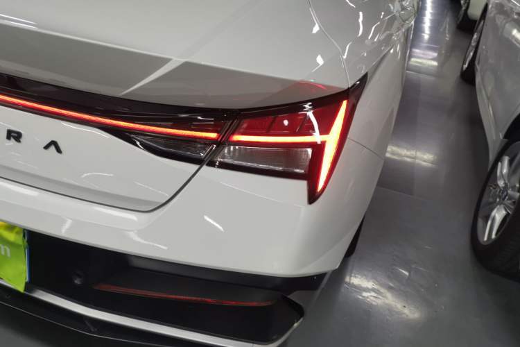 Used Hyundai Elantra 2023 1.5L CVT LUX Prestige Edition
