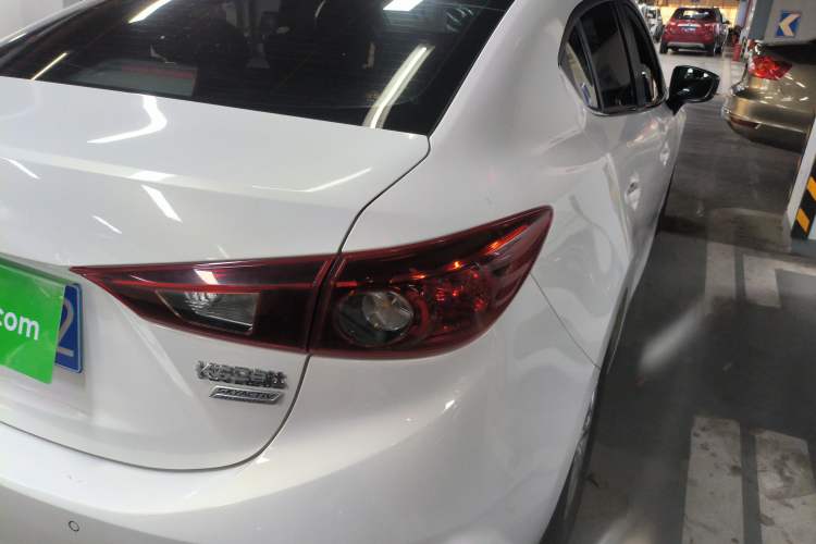 Used Mazda 3 Axela 2017 Sedan 1.5L Automatic Comfort Model Emission Standard China V
