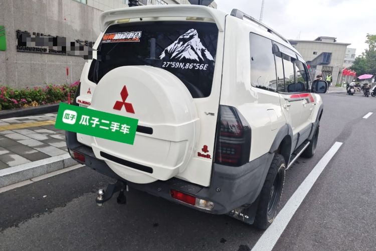 Used Mitsubishi Pajero 2011 V73 3.0L AT GLX
