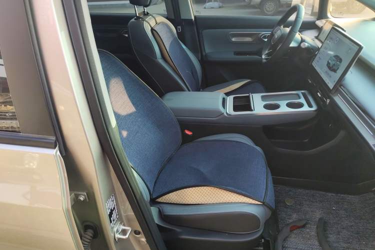 Used AION Y 2023 Plus 510 Smart Edition