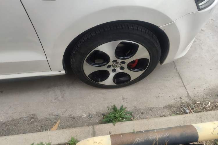 Used Volkswagen Polo 2012 1.4TSI GTI Right Front Wheel Hub