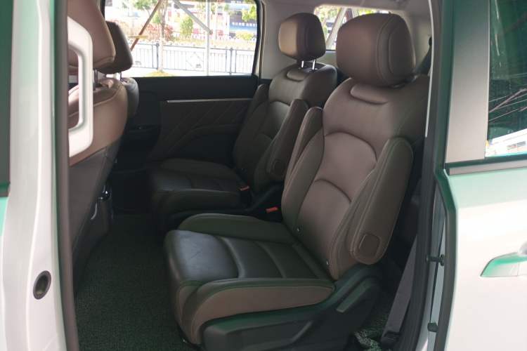 Used Wuling Wuling Starlight 730 2025 Model Plug-in Hybrid 125km Luxury Edition