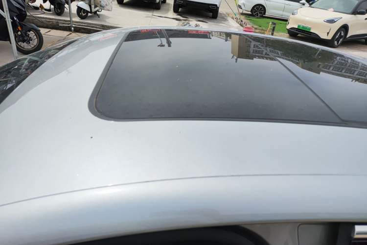 Used Roewe D7 2023 DMH 125km Flagship Edition Roof