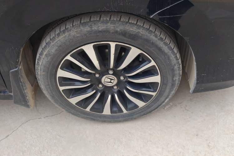 Used Honda Crider 2013 1.8L manual Comfort version Right Front Wheel Hub