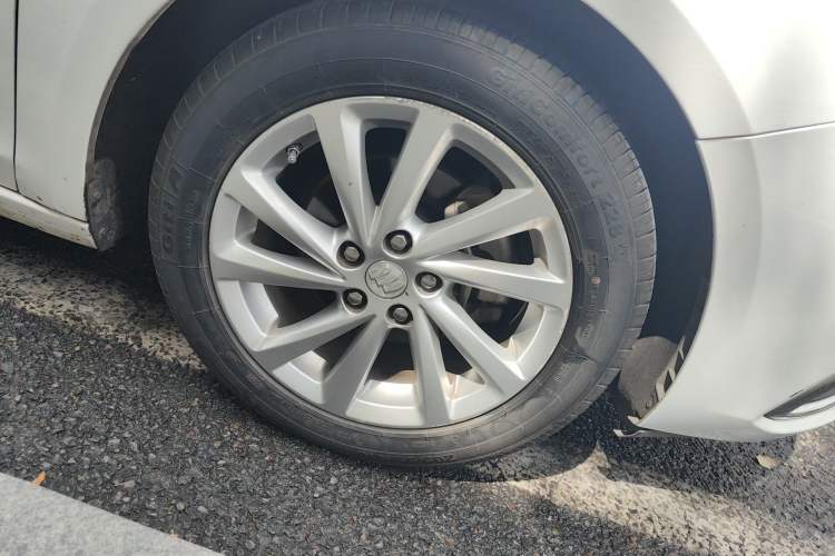 Used Buick Verano 2018 Sedan 15S Automatic Leading Model Right Front Wheel Hub