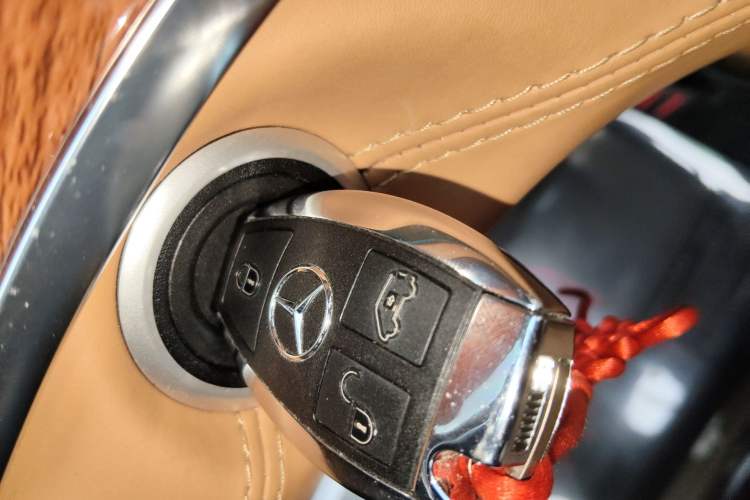 Used Mercedes-Benz V-Class  Vehicle Key