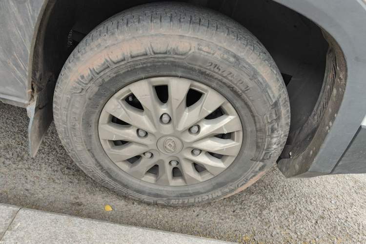 Used SAIC MAXUS Xintu V90 2021 2.0T Manual Zhiyun King Rear-Drive Single-Tire Long Wheelbase High-Roof 7-Seater Right Front Wheel Hub