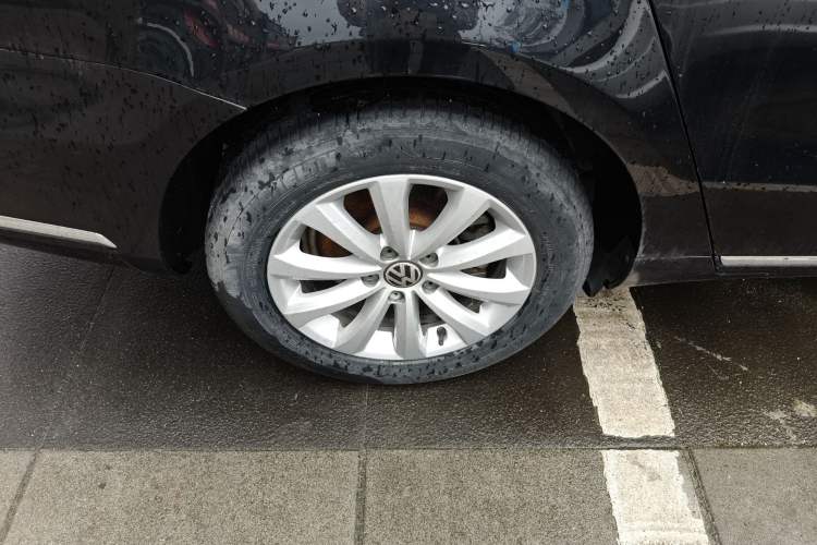 Used Volkswagen Magotan 2013 1.8TSI Luxury Model Right Rear Wheel Hub