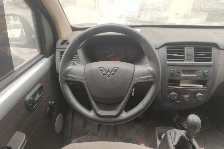 Used Wuling Rongguang S 2021 1.2L Base Model Window-Sealed 5-Seat LSI Car