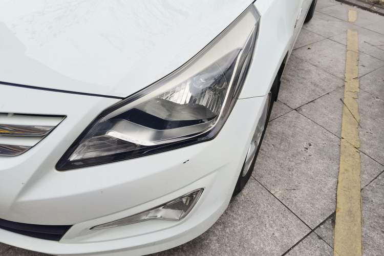 Used Hyundai Verna Ray 2014 1.4L Automatic GLX
