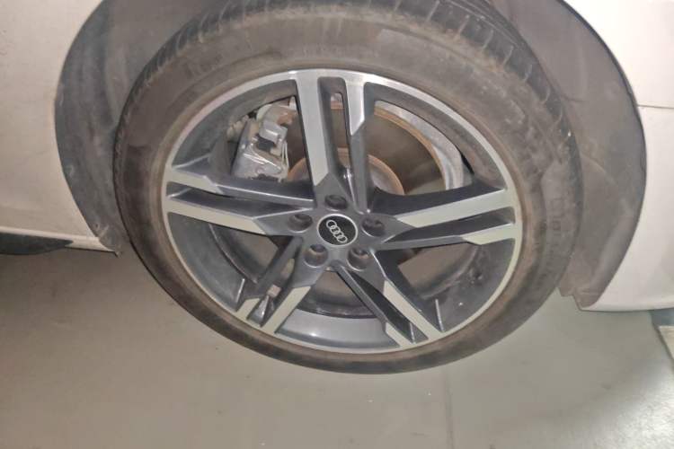 Used Audi A4L 2022 40 TFSI Luxury Dynamic Model Right Front Wheel Hub