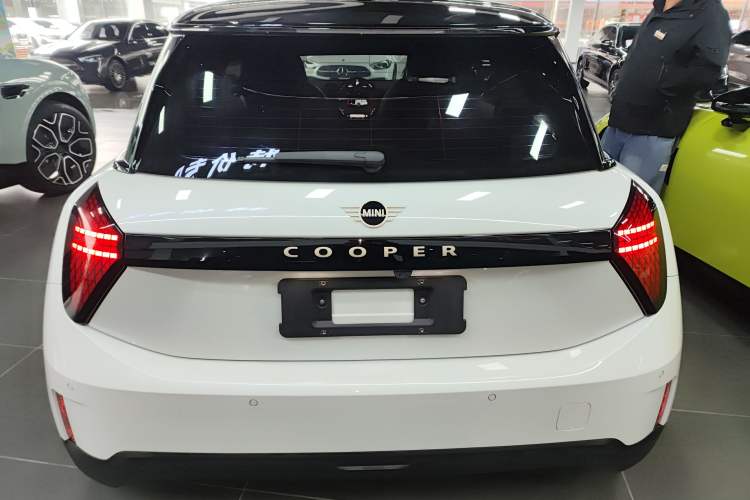 Used MINI Electric COOPER 2024 456km COOPER E Classic Edition