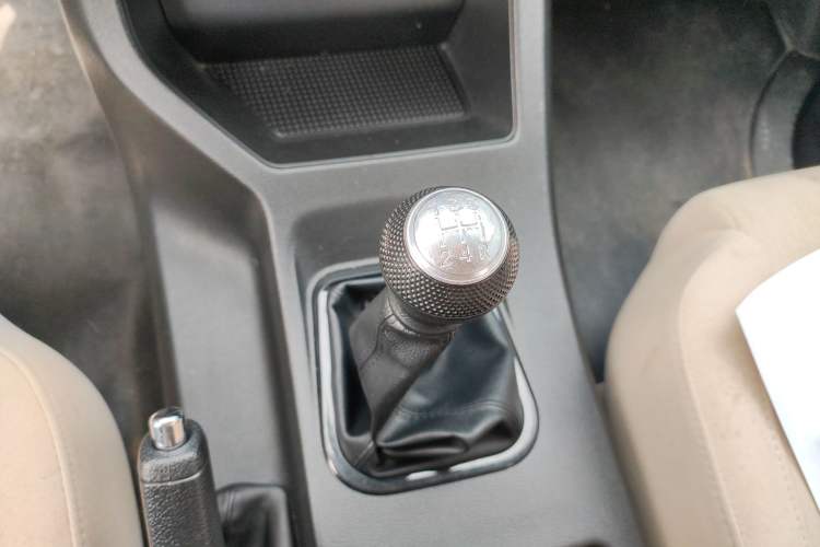 Used FORTHING Lingzhi 2022 M5L 1.6L Utility Model 7 Seats
