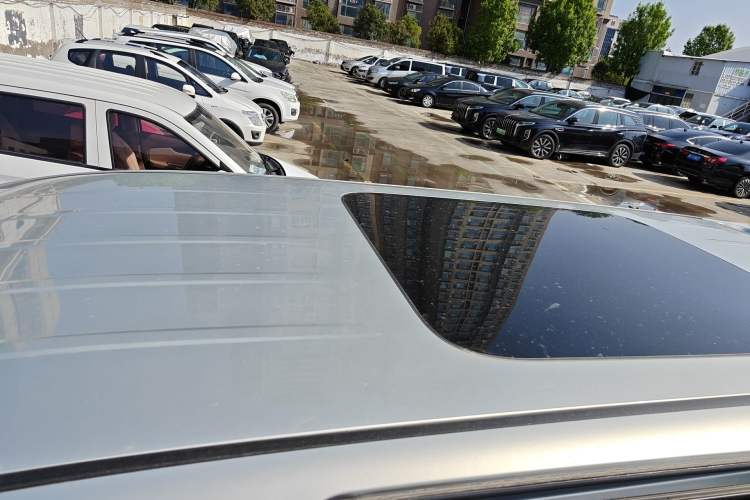 Used Hongqi HQ9 2023 2.0T Smart Connect Flagship Edition Roof