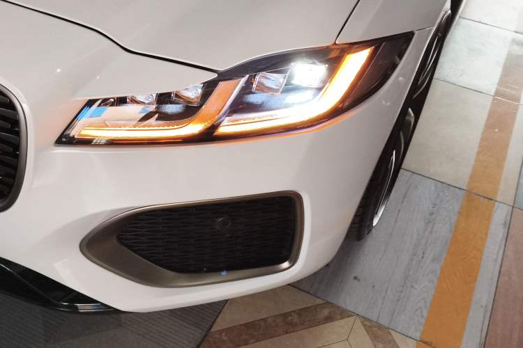 Used Jaguar XFL 2024 2.0T P300 Four-Wheel Drive Flagship Sport Gold Edition Left Front Headlight