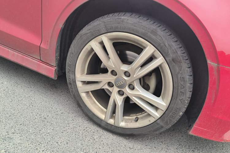 Used Audi A3 2019 Limousine 35 TFSI Fashion Edition China V standard Right Front Wheel Hub