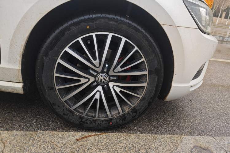 Used Volkswagen Lamando 2015 280TSI DSG Luxury Edition