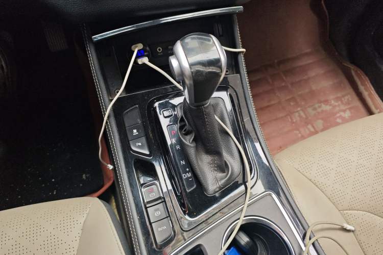 Used Baojun 730 2017 1.5T DCT Fashion Edition 7-Seater China V Emission Standard Gear Lever