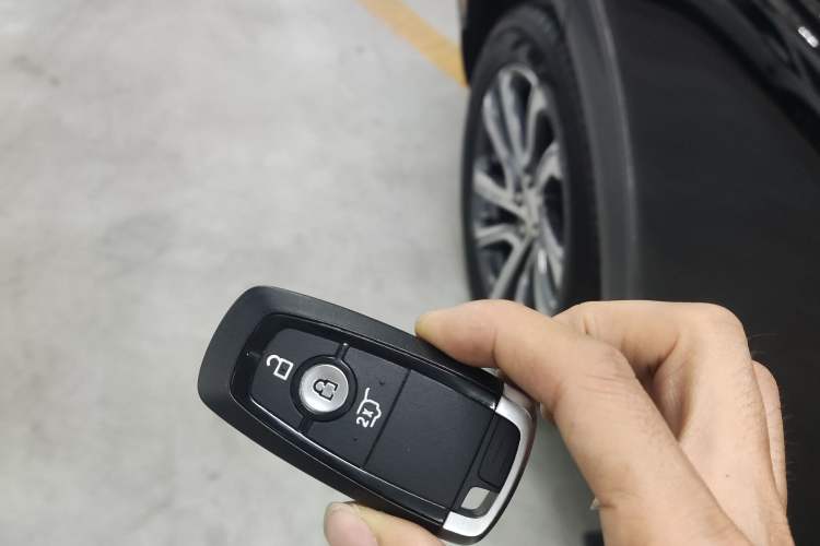 Used Ford Explorer 2023 EcoBoost 285 Rear-Drive Stylish Edition 6 Seats Vehicle Key