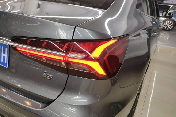 Used Roewe i5 2021 1.5L CVT Diamond Edition Right Rear Taillight