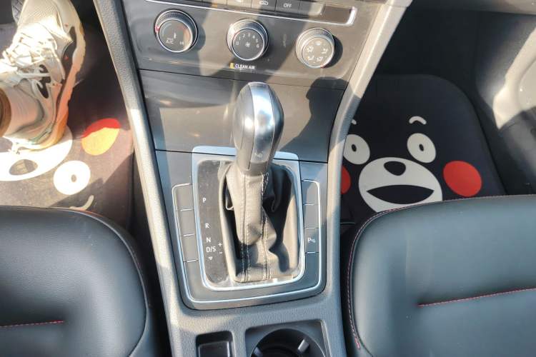 Used Volkswagen Golf 2017 1.6L Automatic Comfort Million-Vehicle Anniversary Edition
