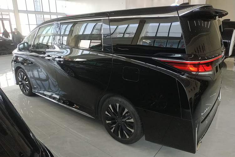 Used Toyota Vellfire 2024 Crown Dual-Engine 2.5L Ultimate Edition