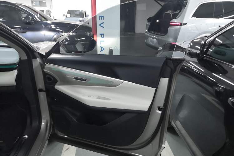 Used Lynk & Co 08 EM-P 2025 245km Ultra-Long Range Halo