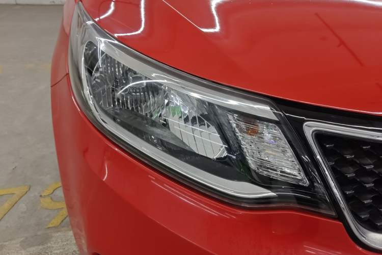 Used Kia K2 2015 Sedan 1.4L Automatic GLS Right Front Headlight