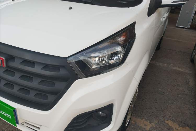 Used Jinbei Gold Hiace M Classic 2022 1.5L Engineering Lion Passenger Van 7 Seats