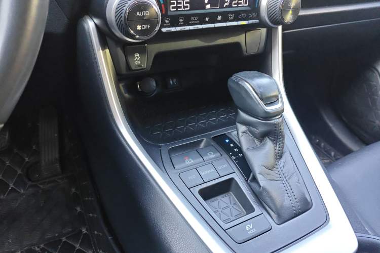 Used Toyota Wildlander 2021 Dual-Engine 2.5L E-CVT Two-Wheel Drive Luxury Edition