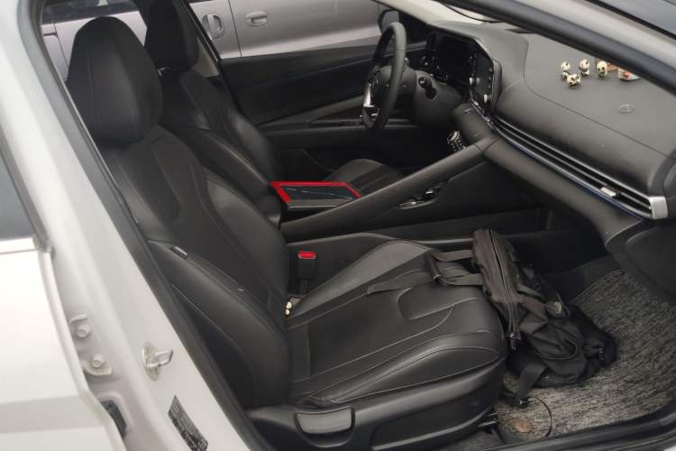 Used Hyundai Elantra 2021 1.5L CVT GLX Elite Edition Right Front Seat