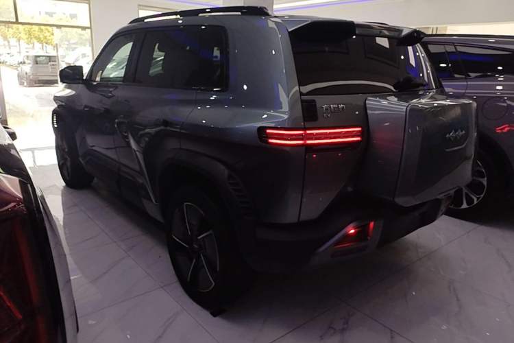 Used Formula Leopard Titanium 3 2025 501KM All-Wheel Drive Intelligent Driving Ultra Version Exterior 2