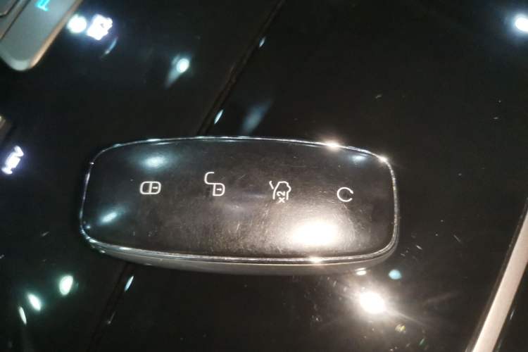 Used Denza D9 2022 DM-i 970 Four-Wheel Drive Flagship Model
