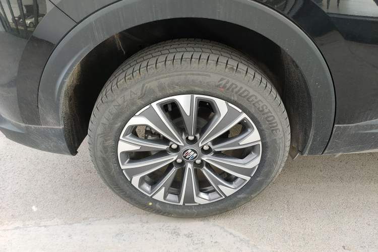 Used Buick Envision 2025 25T Entry-Grade Platinum Edition Right Rear Wheel Hub