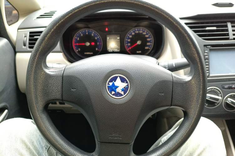 Used Venucia R50 2015 1.6L Manual Fashion Edition Steering Wheel