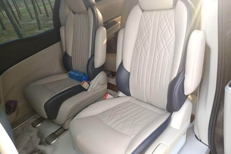 Used Buick GL8 2021 Land Cruiser Executive Class 652T Comfort Model Left Rear Seat