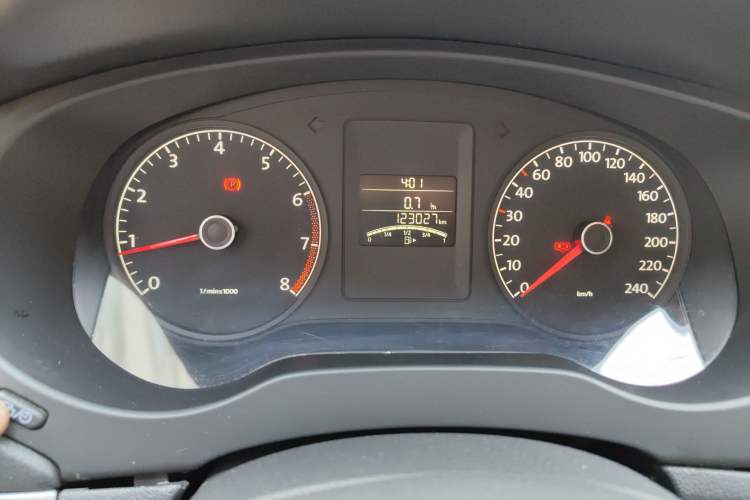 Used Volkswagen Sagitar 2014 Revised Version 1.6L Manual Leading Edition Odometer Close Up