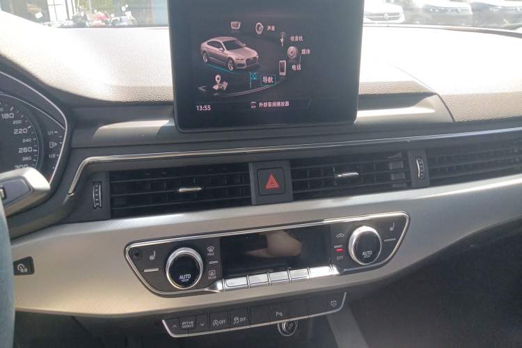 Used Audi A5 2017 Sportback 40 TFSI Fashion Model Audio And AC Panel