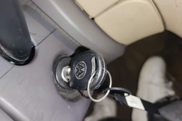 Used Volkswagen Passat 2005 1.8T Automatic Deluxe Plus Version Vehicle Key