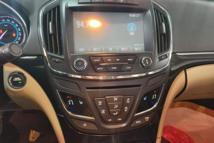 Used Buick Regal 2014 2.0L Elite Fashion Edition Audio And AC Panel