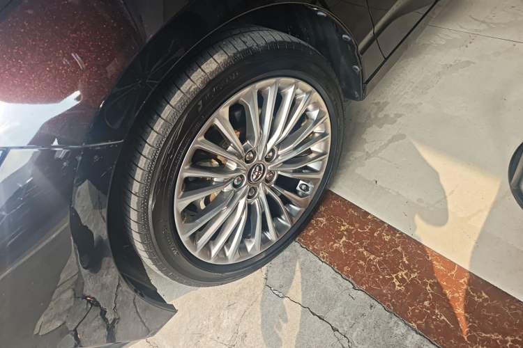 Used Toyota Avalon 2019 Dual-Engine 2.5L Limited Flagship Edition China VI Standard
