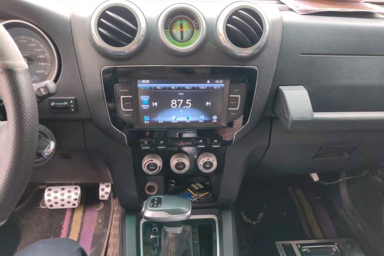 Used BAIC Off-Road BJ40 2016 2.3T Automatic Four-Wheel Drive Premium Edition Audio And AC Panel