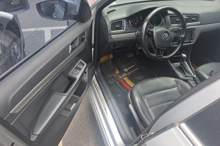 Used Volkswagen Lavida 2015 230TSI DSG Comfort Edition
