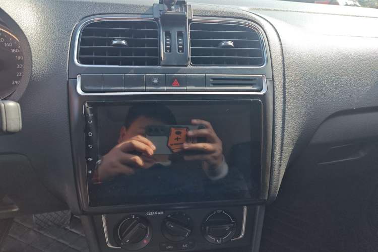 Used Volkswagen Polo 2016 1.6L Automatic Comfort Model
