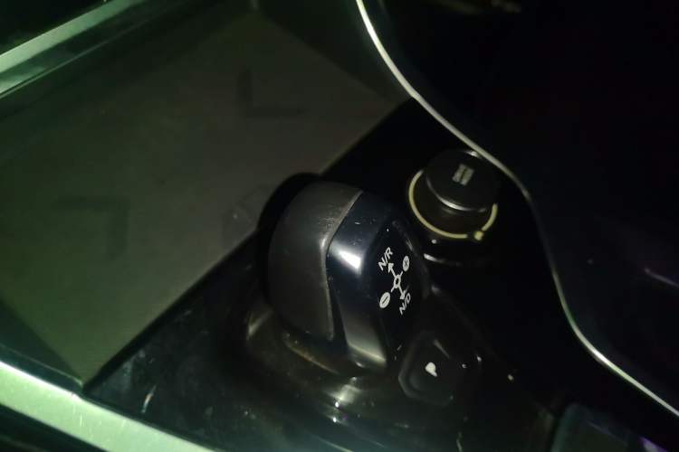 Used Lynk & Co 01 2017 2.0T Four-Wheel Drive Pro Edition Gear Lever