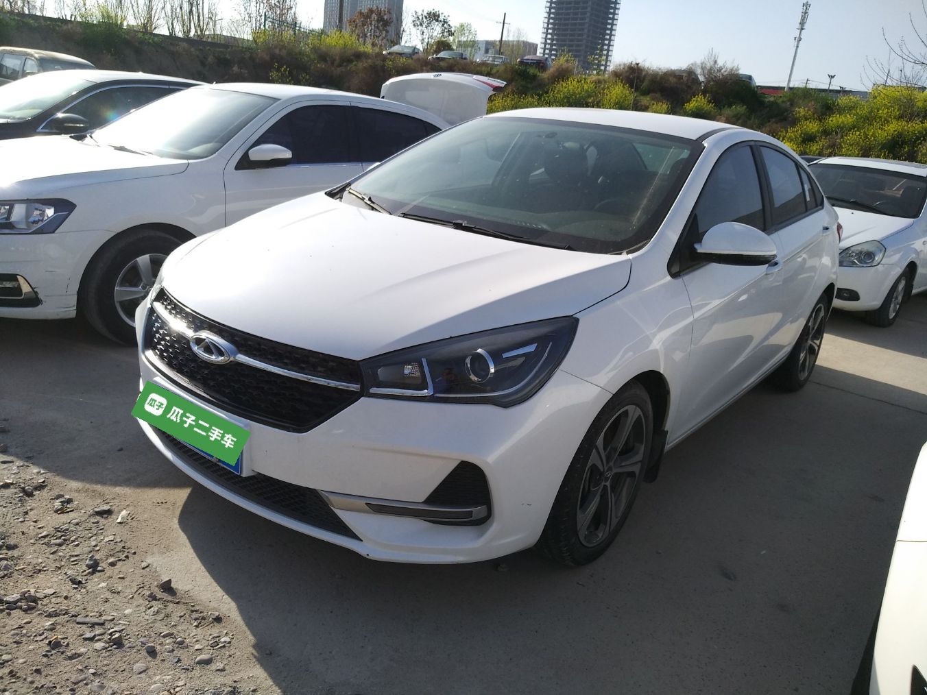 تحت مقدمة السيارة