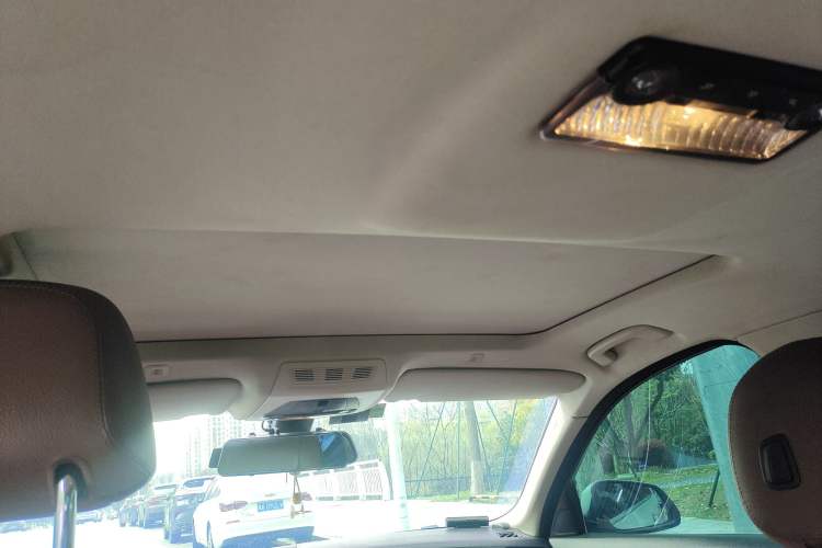 Used BMW 5 Series 2013 525Li Leading Model
